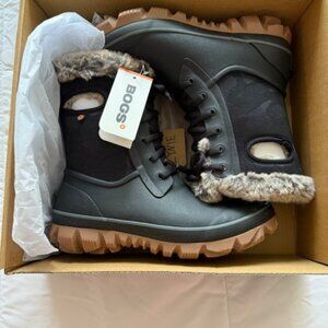 BOGS Winter Snow Boots NWT Women's 10 Black Camo